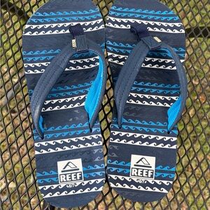 Reef Men's Navy and Aqua Wave Flip Flops